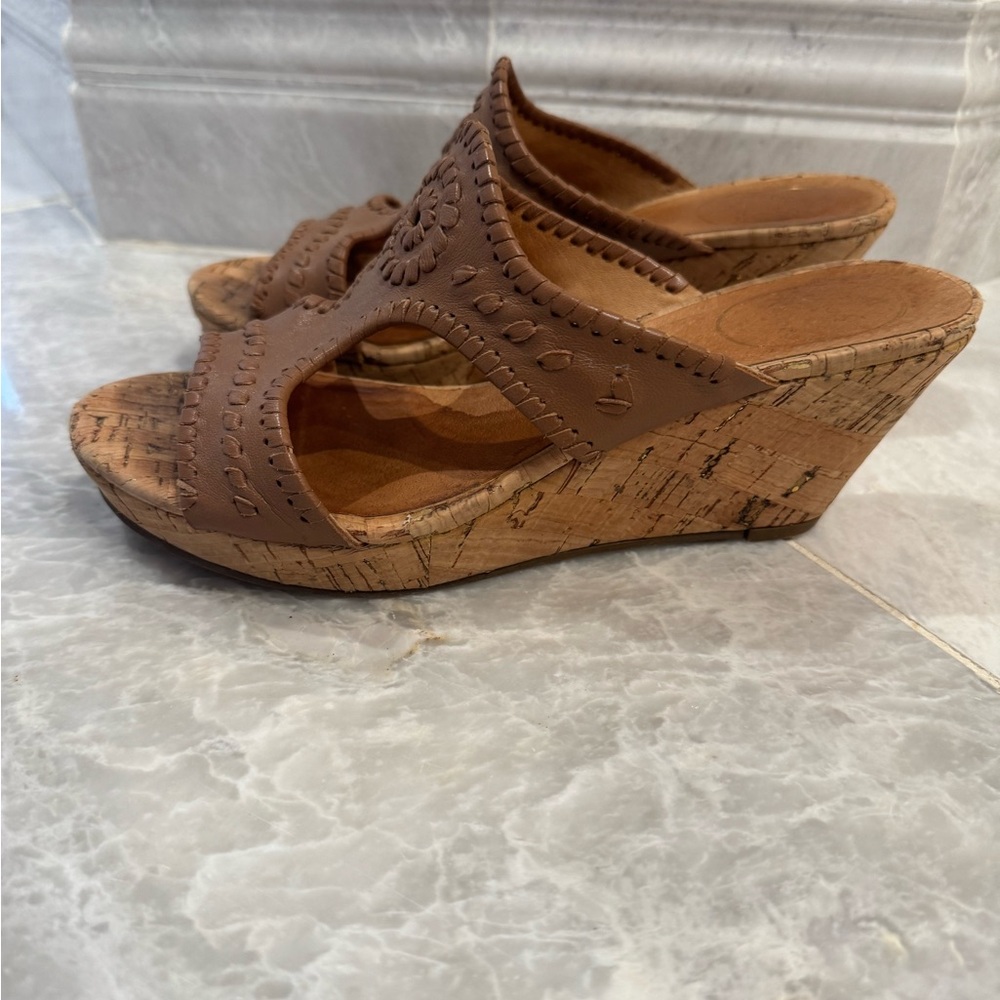 Jack Rogers cork and leather wedge
Size 7.5